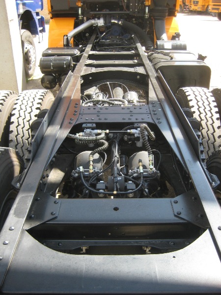 РАма грузового автомобиля под монтаж навесного оборудования с помощью пластин